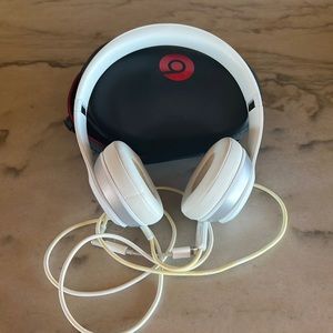 Beats Solo Wireless Headphones with case white